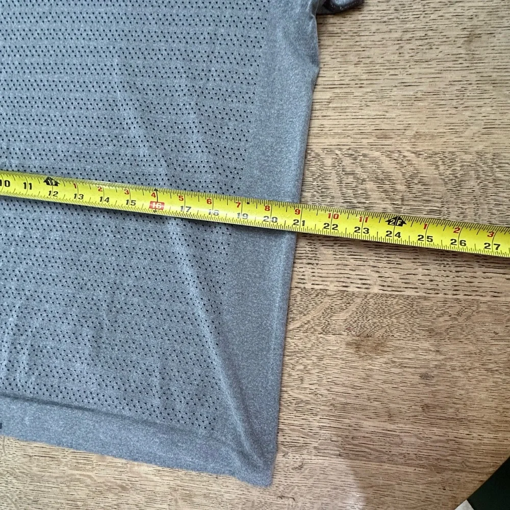 Lululemon Breeze By Squad Gray Short Sleeve Shirt 12 - Picture 13 of 16